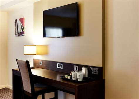 PREMIER INN EPSOM TOWN CENTRE - Updated 2025 Prices & Hotel Reviews ...