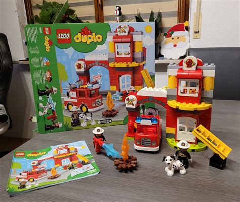 Lego Duplo Feuerwehrwache Mit Feuerwehrauto Und Feuerwehrmann