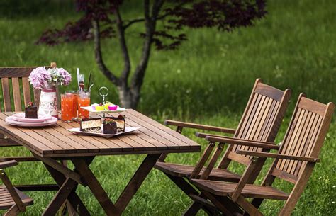 How to clean wooden outdoor furniture: revitalise your garden's seating