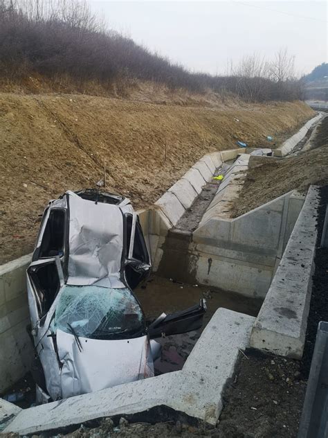 FOTO Accident pe Valea Oltului O tânără de 34 de ani a decedat după ce