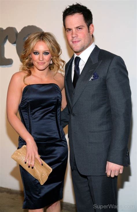 Hilary Duff With Her Husband Mike Comrie Super Wags Hottest Wives