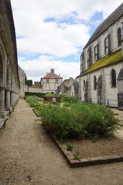 Glise Notre Dame De La Nativit Donnemarie En Montoi Le Jardin