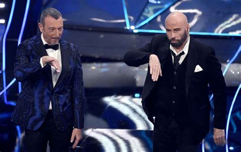 Sanremo 2024 John Travolta E Il Ballo Del Qua Qua Siamo Un Paese