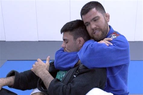 MMA The Rear Naked Choke Submission VIDEO MMA UFC Sports