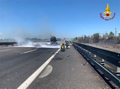 Incidente A Oggi Piacenza A Autocisterna In Fiamme Dopo Incidente