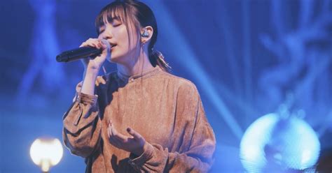 幾田りら、1stアルバム『sketch』収録曲「スパークル」のライブ映像を公開 The First Times