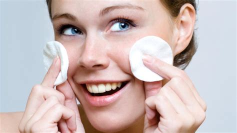 Acne Brufoli E Pelle Grassa Ecco Come Combatterli In Maniera Naturale