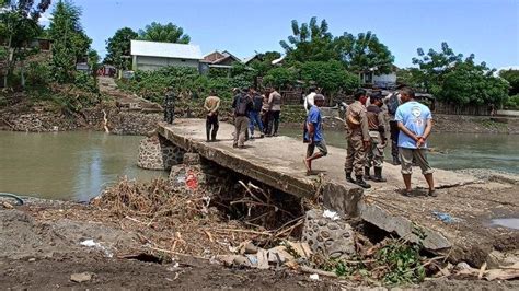 Kondisi Terkini Banjir Sumbawa Akses Warga Terganggu Setelah Jembatan