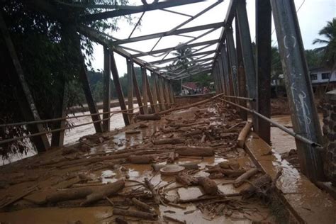 Banjir Bandang Mengakibatkan Jembatan Rusak Di Lebak Antara News