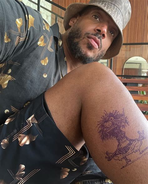 Mais Um Tatuado Marlon Wayans Astro De As Branquelas Faz Tatuagem