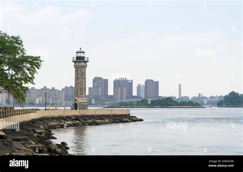 Roosevelt Island (Blackwell / Welfare Island) Lighthouse in Lighthouse ...