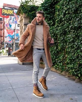 Comment Porter Un Manteau De Fourrure Marron Clair Avec Des Bottes De