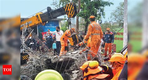 Muradnagar Shamshan Ghat News 24 Killed As Rain Shelter Roof At