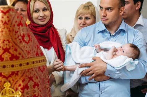 Что надеть на крестины: церковный дресс-код для женщин.