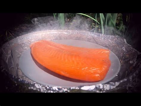 Tostas De Salmon Ahumado Y Gulas Mirlo Blanco