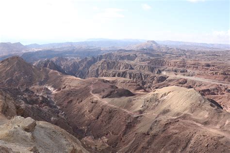 The Israel-Egypt border, with Jordan and Saudi Arabia not far behind the clouds [6000x4000] [OC ...