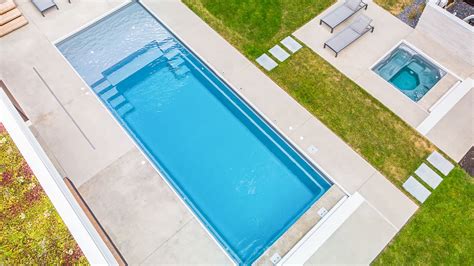 The Freedom with Splash Pad - fiberglass swimming pool - Imagine Pools