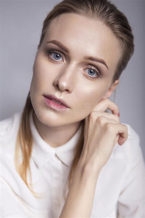 Brunette Pretty Woman Her Th Fresh Clean Skin Sad Loo Stock Photos Free Royalty Free Stock