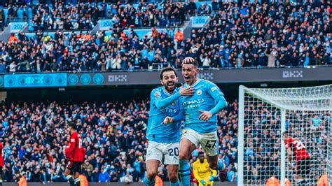 Comeback Dramatis Manchester City Rebut Kembali Puncak Klasemen