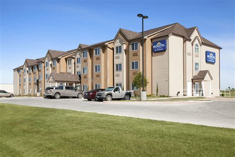 Microtel Inn & Suites by Wyndham Pleasanton | Pleasanton, TX Hotels