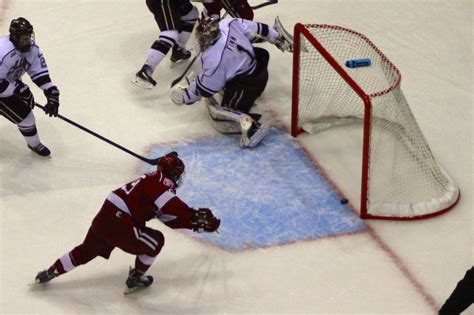 Men S Hockey Wins Ecac Championship Against Colgate Earns Ncaa