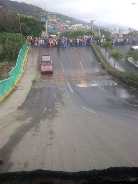 Incomunicados Se desplomó el Puente Guanape II de Vargas FOTOS