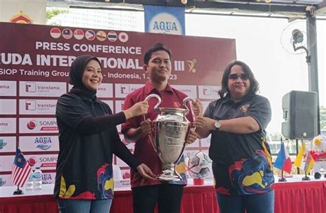 Jelang Piala Dunia U Negara Saling Sikut Di Garuda International