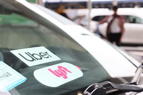 Hundreds Of Nashville Rideshare Drivers Vote To Unionize Go On Strike