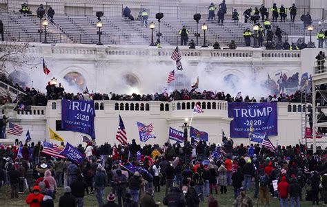 Assaut du Capitole Donald Trump peut être poursuivi au civil selon