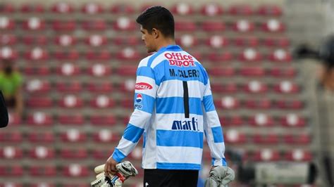 Pachuca Porteros Tuzos Calentaron Con La Playera De Miguel Calero