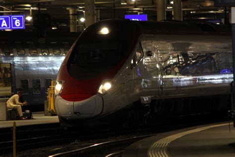 Sbb Cisalpino Neigezug Etr Am Bahnhof In Bern In Der Flickr