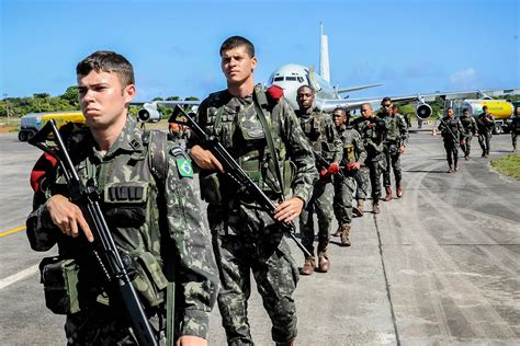 Exército e Marinha abrem seleção sem concurso para brasileiros até 40