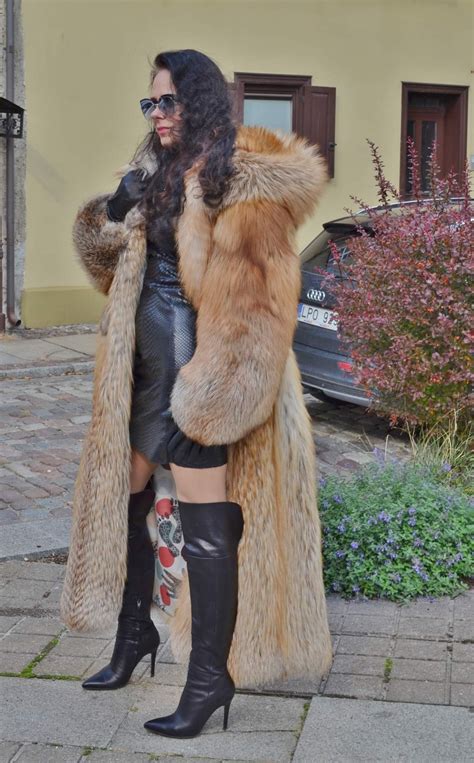 Pin By Wolfinskin On Fur Fur Jacket Women Fox Fur Jacket Fox Fur Coat