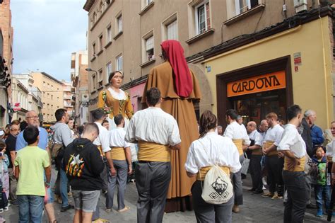 Els Gegants Vells Estrenen Els Nous Vestits En Festa Major Viu Molins