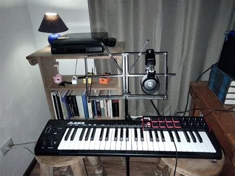 My bedroom/studio setup pt.2 : r/MusicBattlestations