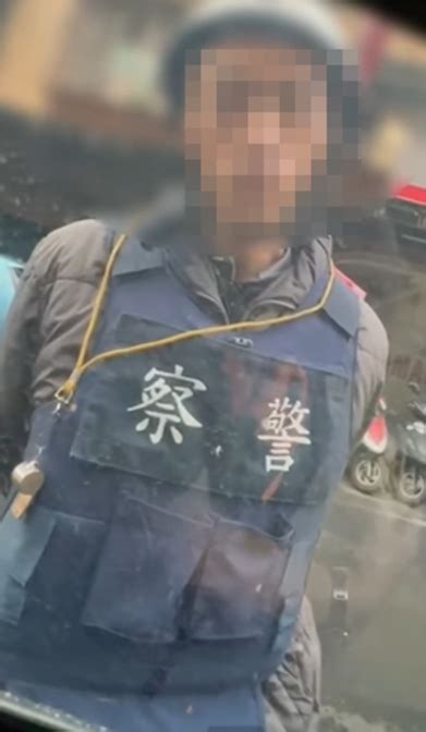 下車讓我盤查！怪男穿「刑警」背心敲車窗辱嗆 還問候阿sir三字經下場慘了 中天新聞網