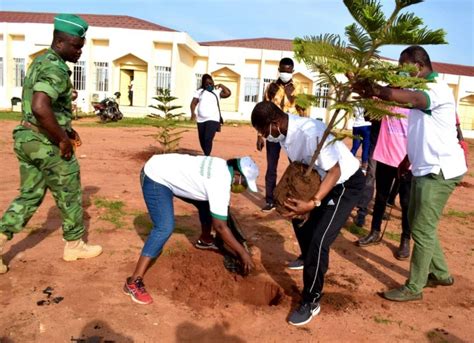 La maison des jeunes de Lomé se dote d un espace vert Ministère du