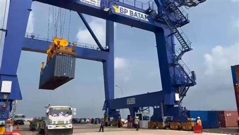 Sts Crane Pelabuhan Batu Ampar Beroperasi Sijori Id