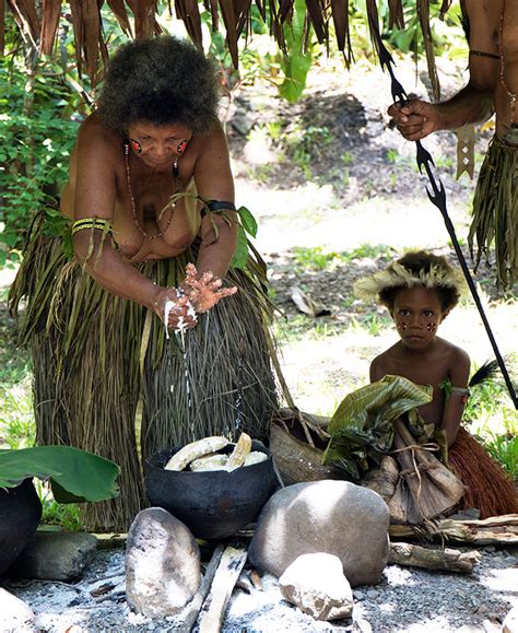 Visiting Alotau Papua New Guinea | Belly Rumbles