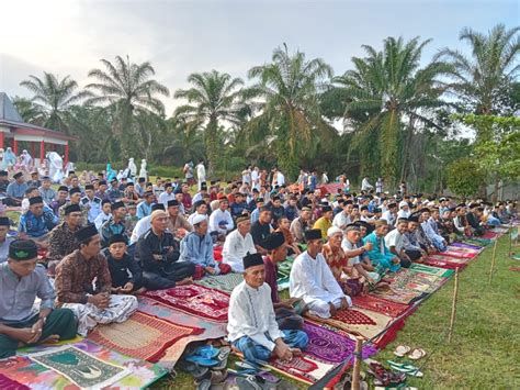 Suasana Khusyuk Pemdes Air Tenang Perdana Gelar Sholat Idul Fitri