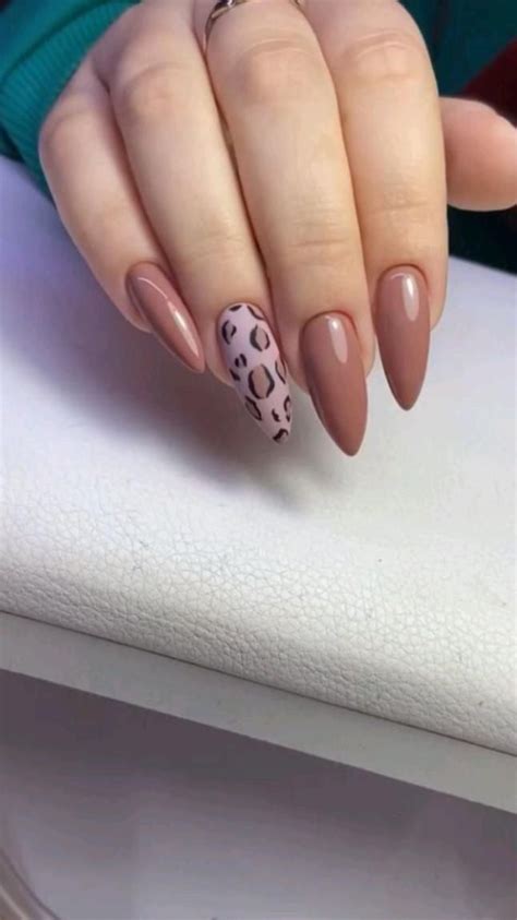 nude básico Nailsnude unhasdegel banhoemgel Unhas douradas Unhas bonitas Unhas desenhadas