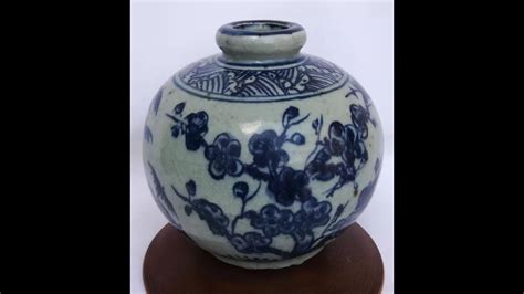 元青花元代青花岁寒三友纹文房水丞 A blue and white glazed water pot with three winter