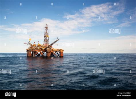 Offshore Oil Rig Hi Res Stock Photography And Images Alamy