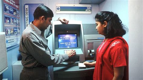 ATM करड ह गय गम त ऐस करए बलक SBI न अपन गरहक क बतय