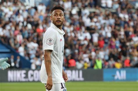 Neymar Responds To Boos From Psg Fans Soccer Laduma