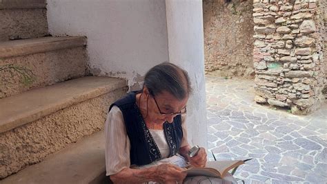 Un Libro Una Foto E Il Valore Del Saper Leggere Da Cervicati La