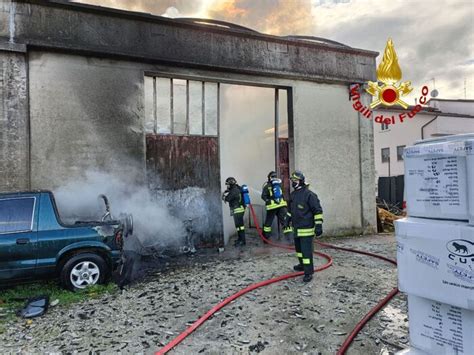 Umbertide Incendio In Un Capannone Con Tetto In Eternit Comune Limita