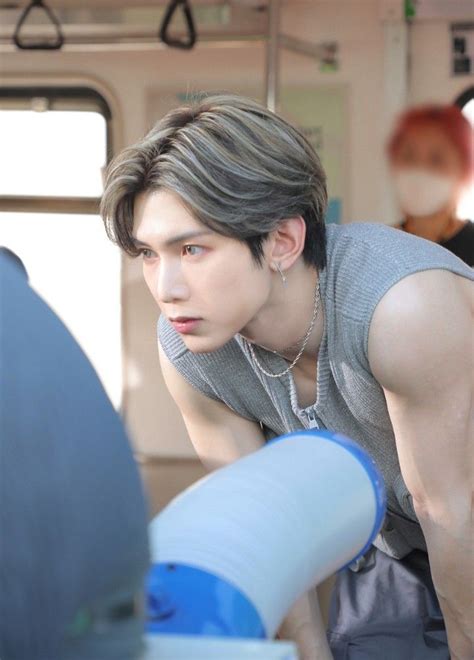 Yeosang Kang Yeo Sang Body Weight Leg Workout Hairstyle