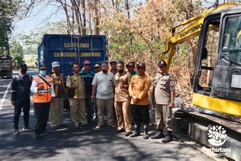 Perhutani Perhutani Kph Mojokerto Gelar Aksi Bersih Bersih Sampah Di