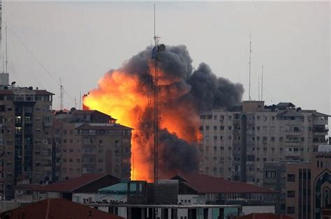 Israel Destruye Uno De Los Principales Edificios De Gaza Y Causa 17